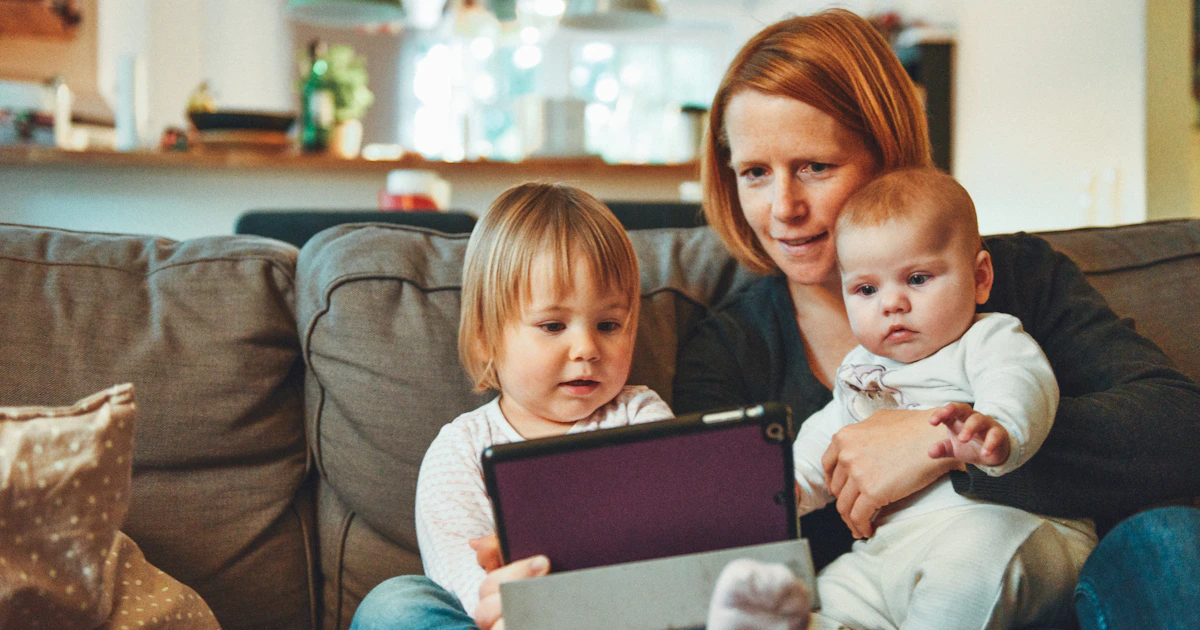 When to Introduce Your Kids to Someone New