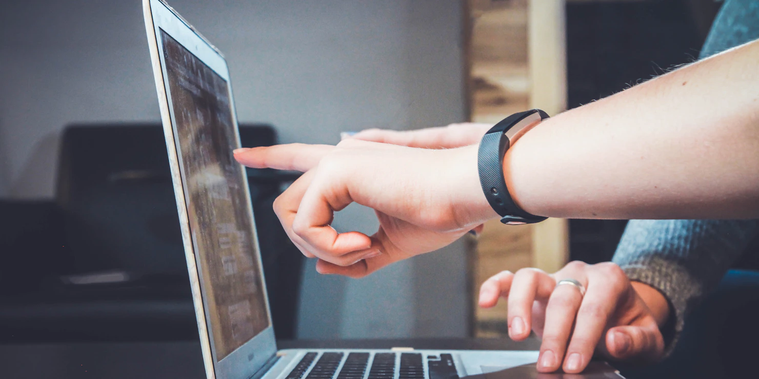Online Dating Red Flags: What to Watch For in 2026