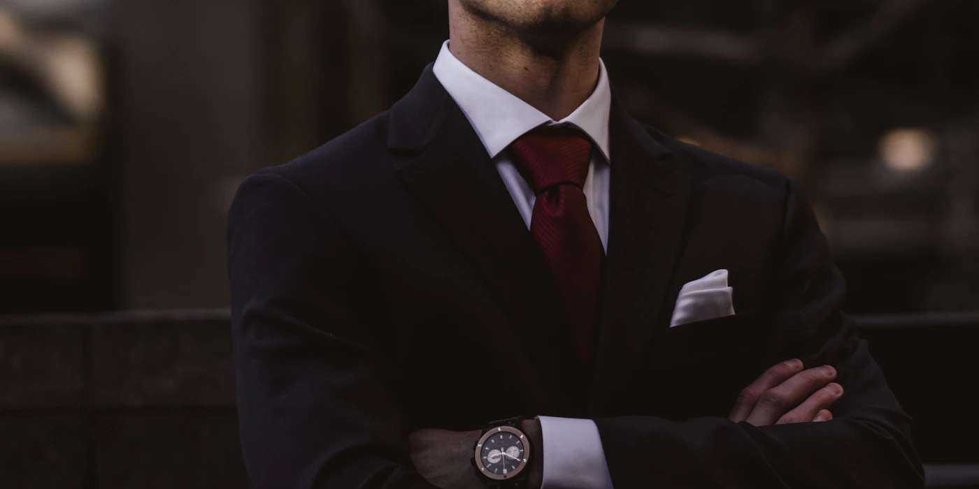 Man looking confidently at camera, the kind of photo that works on a dating profile